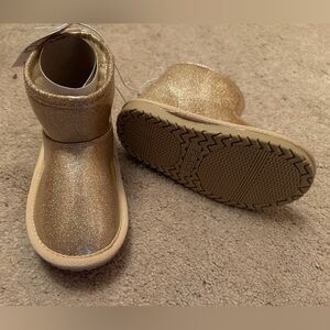 Children’s Place Toddler boots, Gold, NEW with tags, smoke free home.